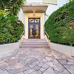 Three-bedroom apartment right behind Martinez, next to the beach, Croisette&rue d\'Antibes